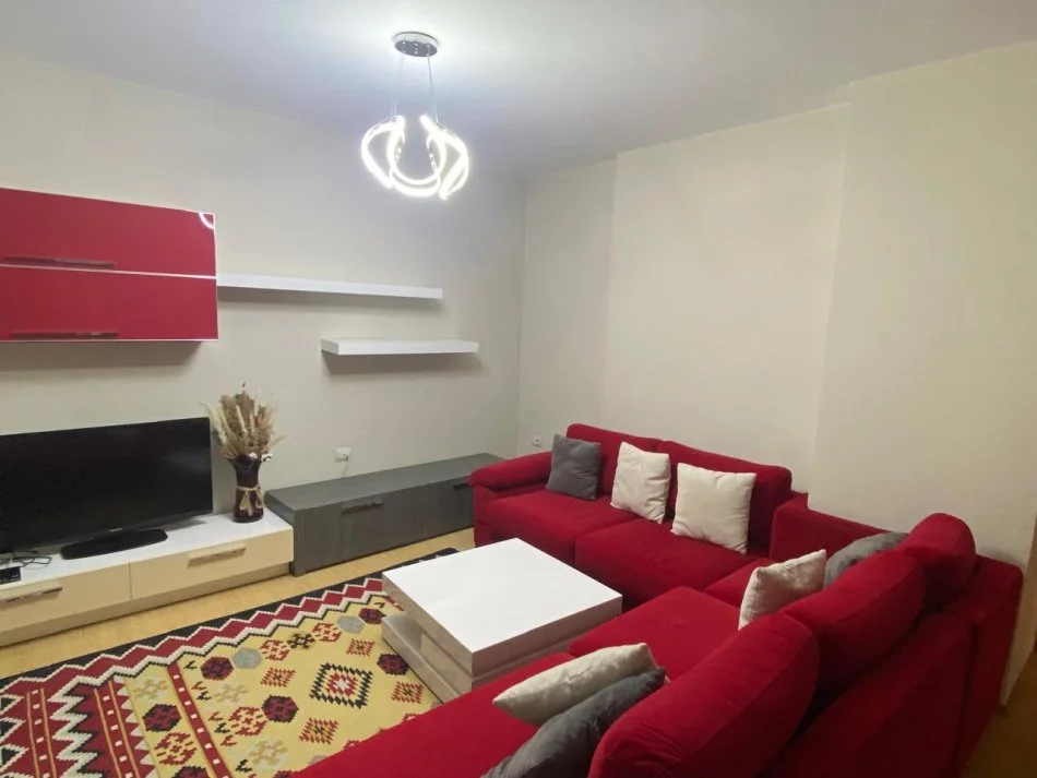 Tirane, jepet me qera apartament 2+1+Ballkon Kati 6, 100 m² 700 € (Pallati me Shigjeta, prane Karburant Kastrati)