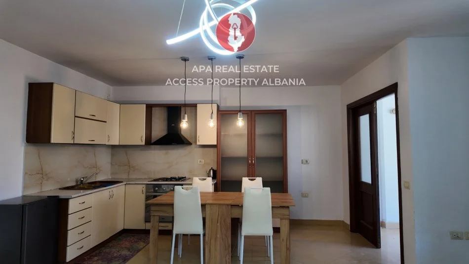Tirane, jepet me qera apartament 2+1+Ballkon Kati 4, 120 m² 750 € (Rrruga Bardhok Biba)