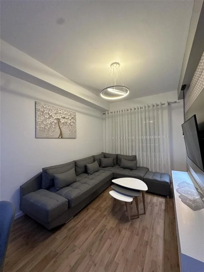 Tirane, jepet me qera apartament 1+1+Ballkon Kati 4, 79 m² 550 € (Ali Demi, Kompleksi Mangalem)