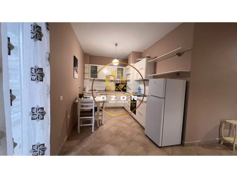 Tirane, jepet me qera apartament 3+1 Kati 6, 121 m² 800 € (Stacioni i Trenit)