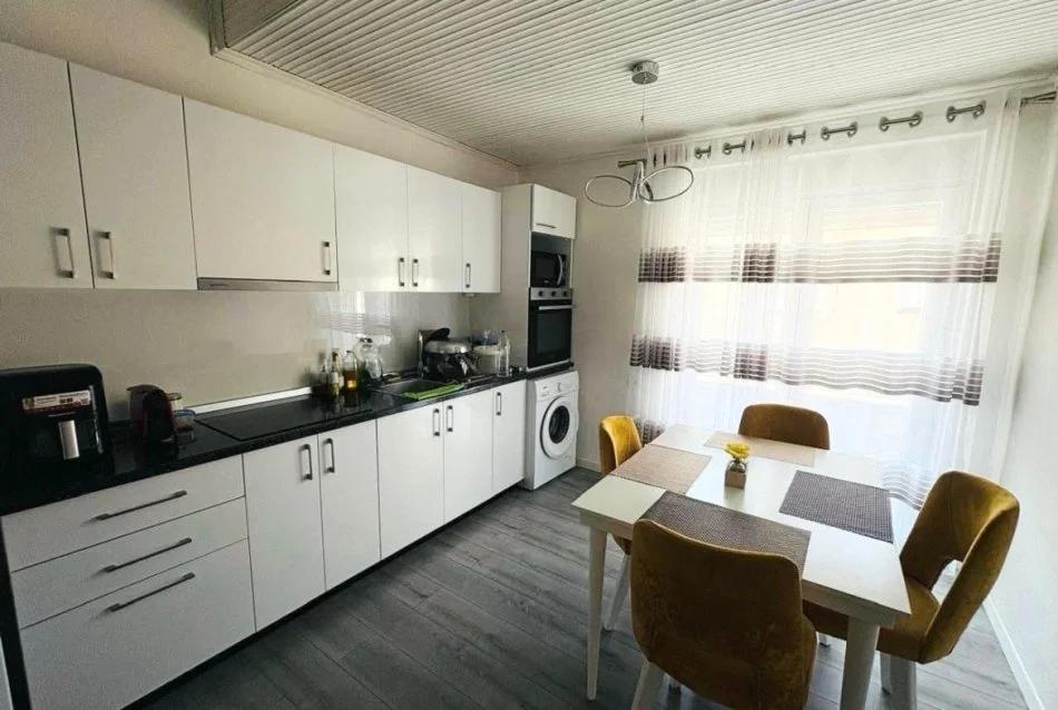 Tirane, jepet me qera apartament 1+1+Ballkon Kati 3, 65 m² 500 € (Shkolla e Baletit, prane BKT)