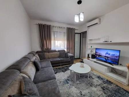 Tirane, jepet me qera apartament 2+1 Kati 1, 75 m² 700 € 