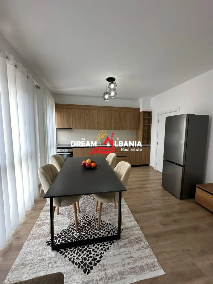 Tirane, jepet me qera apartament 2+1 , 104 m² 650 € (Ne Kompleksin Arlis, Rruga e Dibres)