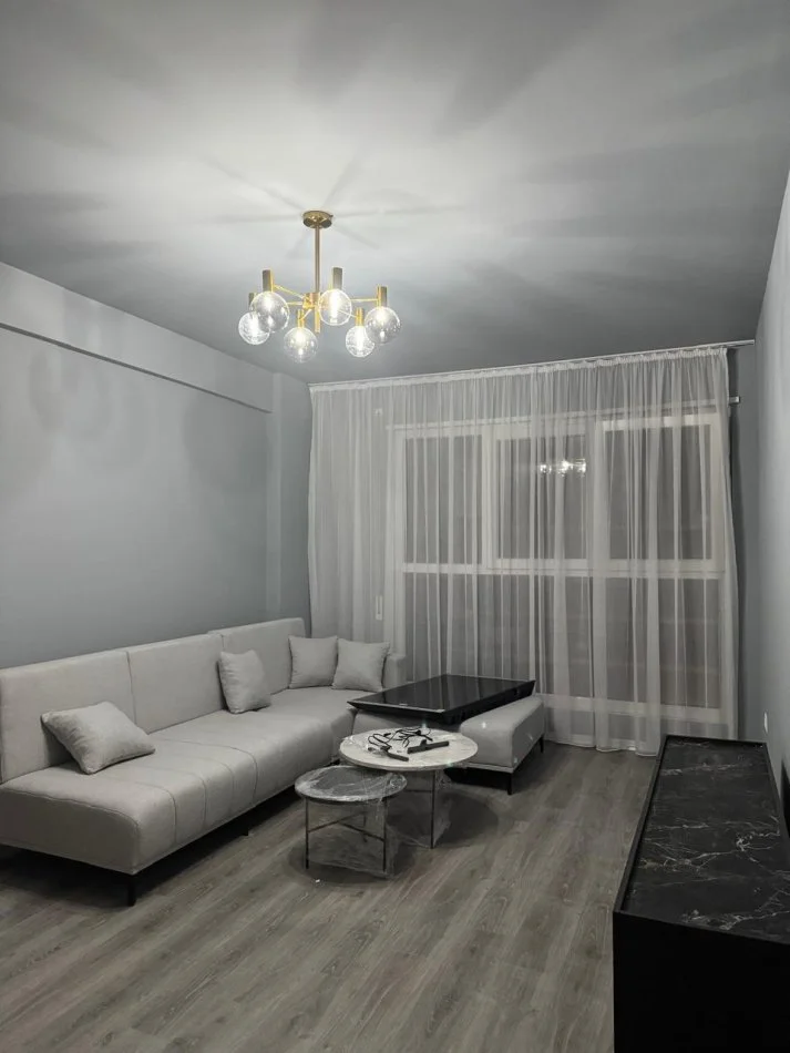 Tirane, jepet me qera apartament 1+1+Ballkon Kati 7, 70 m² 650 € (Trio Tower Residence, Don Bosko)