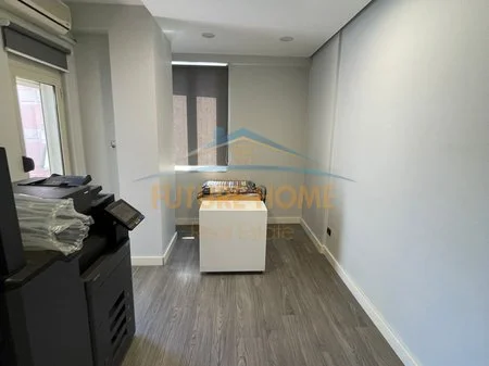 Tirane, jepet me qera ambjent biznesi Kati 4, 70 m² 700 € 