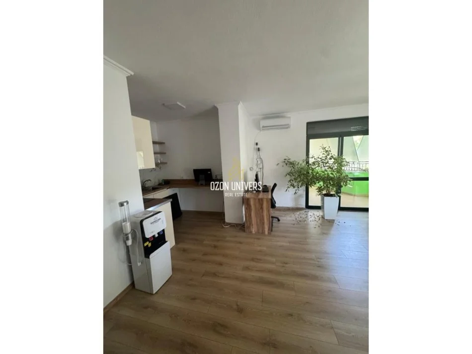 Tirane, jepet me qera apartament 2+1 Për biznes, Kati 4, 105 m² 700 € (Ish Ekspozita)