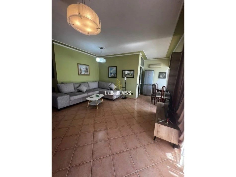 Tirane, jepet me qera apartament 2+1 Kati 9, 85 m² 650 € (Komuna e Parisit)