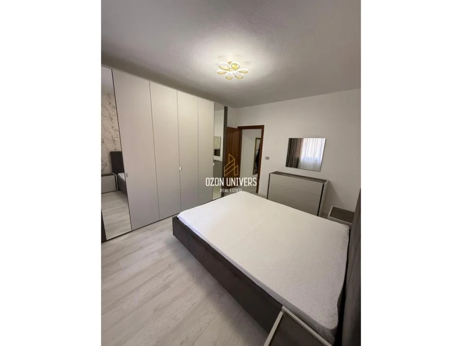 Tirane, jepet me qera apartament 1+1 Kati 3, 65 m² 600 € (Komuna e Parisit!)