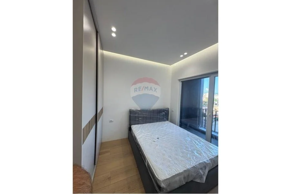 Tirane, jepet me qera apartament 2+1+Ballkon , 76 m² 650 € (Tirana Golden Park)