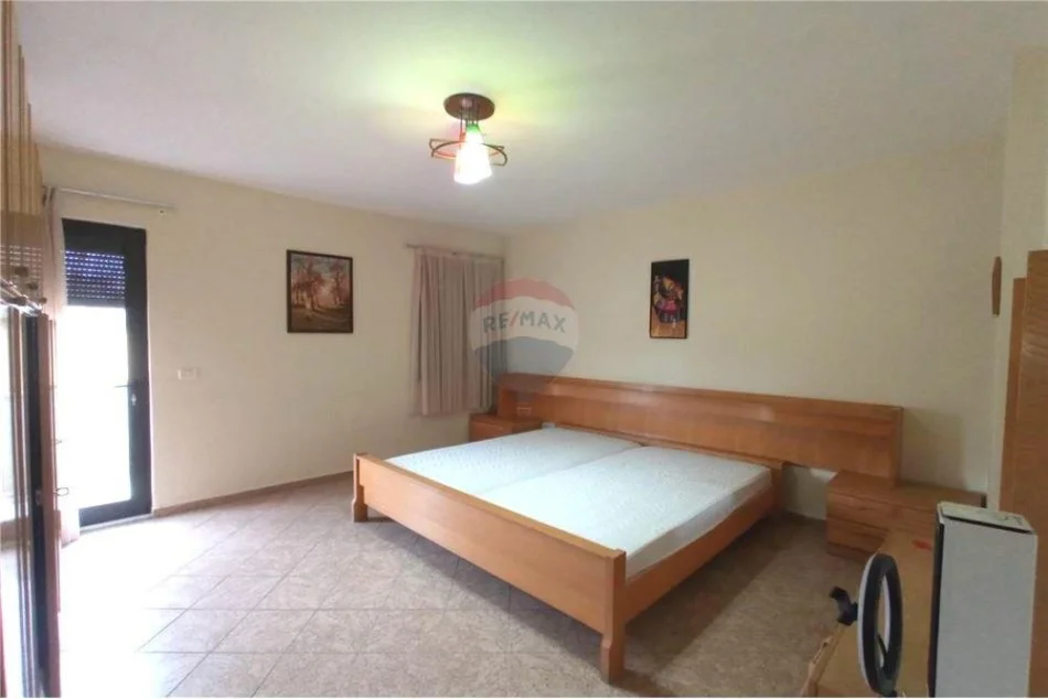 Tirane, jepet me qera apartament 2+1 , 85 m² 750 € 