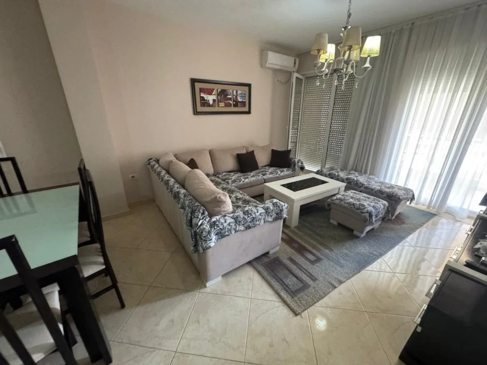 Apartament 2+1 me qera ne Fresk (400 euro i disk)