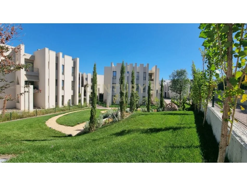 Tirane, shes Vile 3+1+Aneks+Ballkon Kati 3, 276 m² 1.550.000 € (PRANE LIQENIT TE THATE Tirana)