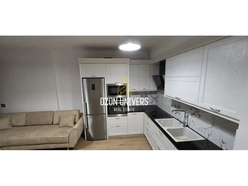 Tirane, jepet me qera apartament 1+1+Ballkon Kati 3, 65 m² 750 € (Komuna e Parisit, tek Lulishtja Tirana, Albania)