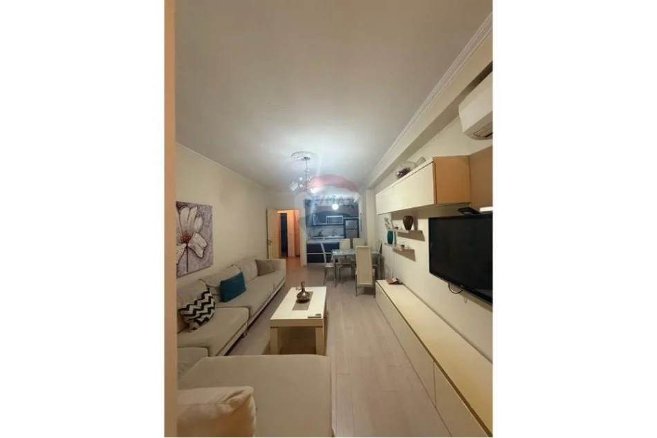 Tirane, jepet me qera apartament 2+1+Aneks+Ballkon Kati 3, 80 m² 850 € (ish Ekspozita)