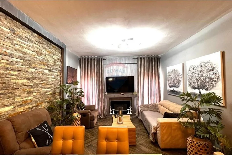 Tirane, jepet me qera apartament 2+1+Ballkon Kati 4, 75 m² 700 € (Kompleksi Magnet)