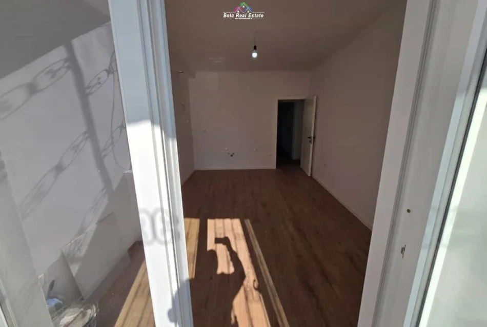 Tirane, shitet apartament 1+1+Ballkon Kati 2, 55 m² 125.000 € (prane Bar Artist)