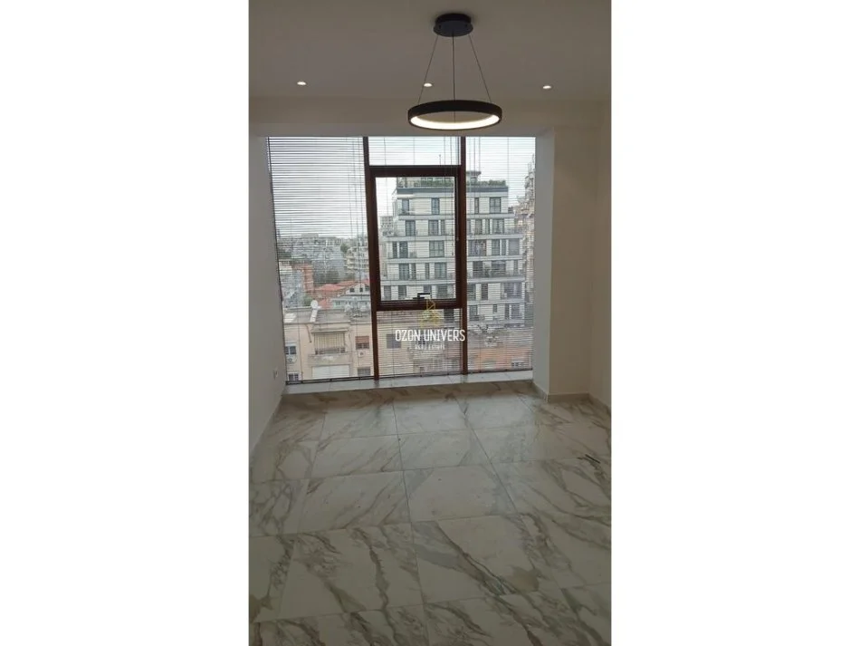 Tirane, jepet me qera ambjent biznesi Kati 7, 70 m² 1.200 € (Rruga e Kavajës, pranë Kishës Katolike)