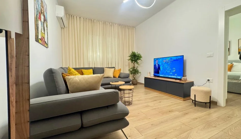 Tirane, jepet me qera apartament 2+1 , 90 m² 950 € 