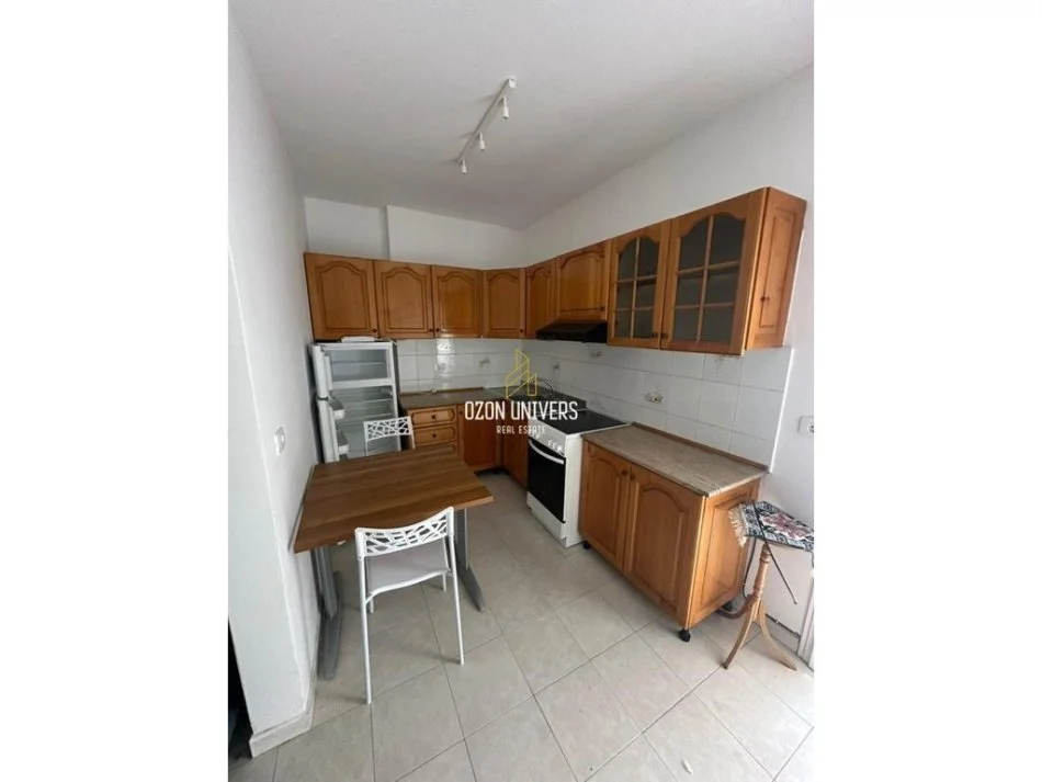 Tirane, jepet me qera apartament 2+1+Ballkon Kati 6, 107 m² 700 € (Rruga Qemal Stafa, Pazari i Ri Tirana, Albania)