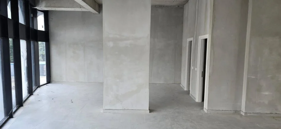 Tirane, jepet me qera ambjent biznesi Kati 0, 188 m² 1.400 € (River Residence)