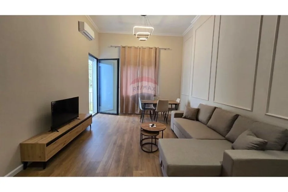 Tirane, jepet me qera apartament 1+1+Ballkon Kati 1, 70 m² 650 € (Liqeni i Thate)