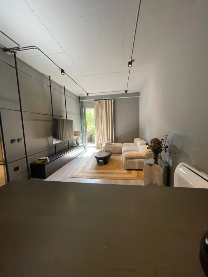 Tirane, jepet me qera apartament 2+1+Ballkon Kati 7, 105 m² 2.500 € (Lion Park)