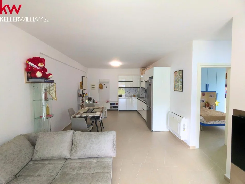 Shitet apartament 2+1 Lungomare Vlore