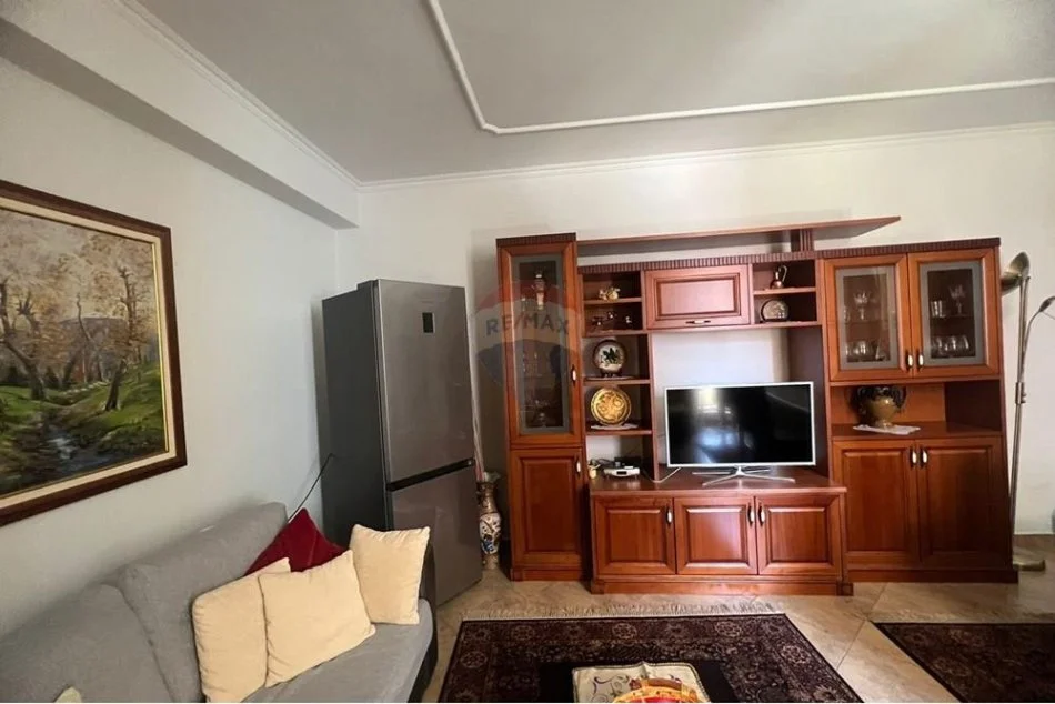 Tirane, jepet me qera apartament 2+1+Ballkon Kati 5, 90 m² 700 € (Kompleksi Delijorgji)