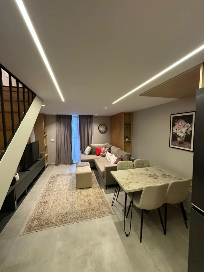 Tirane, shitet apartament duplex 1+1 , 73 m² 122.000 € 