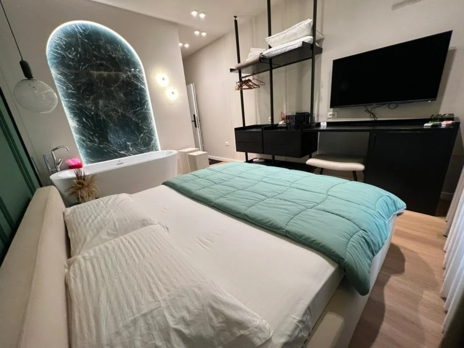 Tirane, shitet garsoniere 1+1 Kati 1, 29 m² 65.000 € (tek Kompleksi Mangalem)