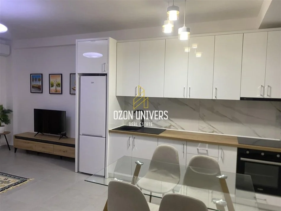 Tirane, jepet me qera apartament 1+1+Ballkon Kati 1, 73 m² 750 € (Rruga e Durrësit)