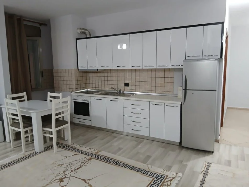 Tirane, jepet me qera apartament 2+1+Ballkon Kati 8, 105 m² 700 € (Rruga Bardhok Biba Tiranë)