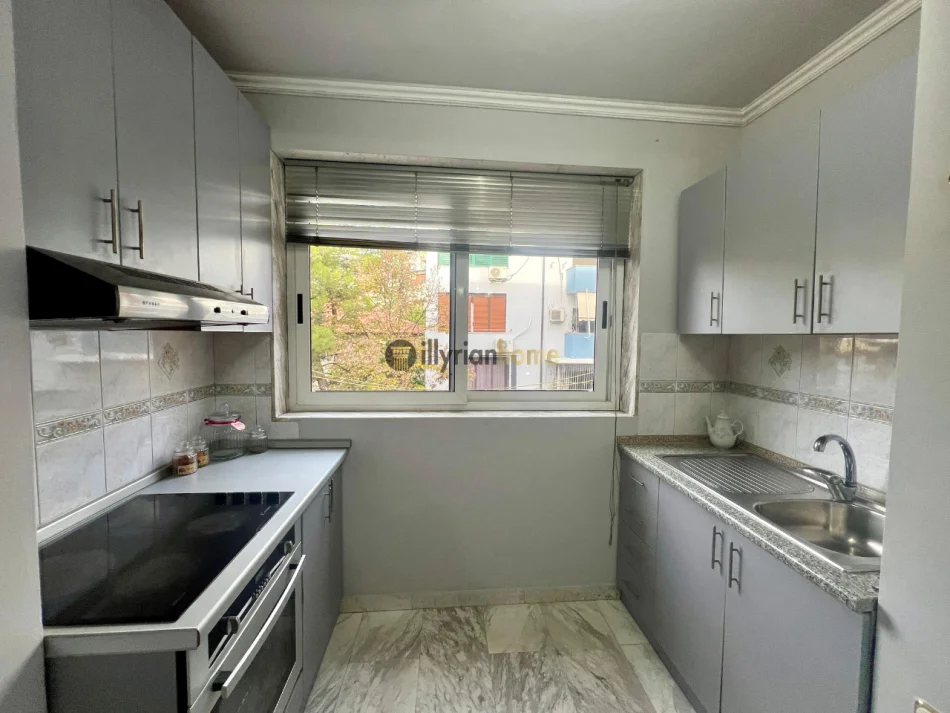 Tirane, jepet me qera apartament 1+1 , 50 m² 520 € (stadiumi dinamo)