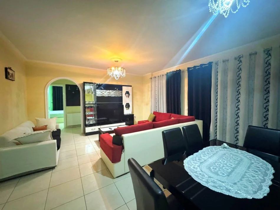 Tirane, jepet me qera apartament 2+1+Ballkon Kati 4, 130 m² 560 € (Yzberisht/Rruga Rexhep Shala)