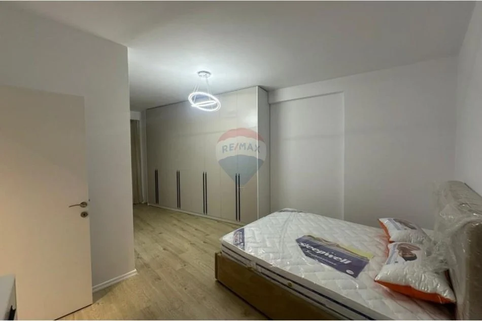 Tirane, jepet me qera apartament 2+1+Ballkon Kati 3, 100 m² 1.000 € (Kika 2)