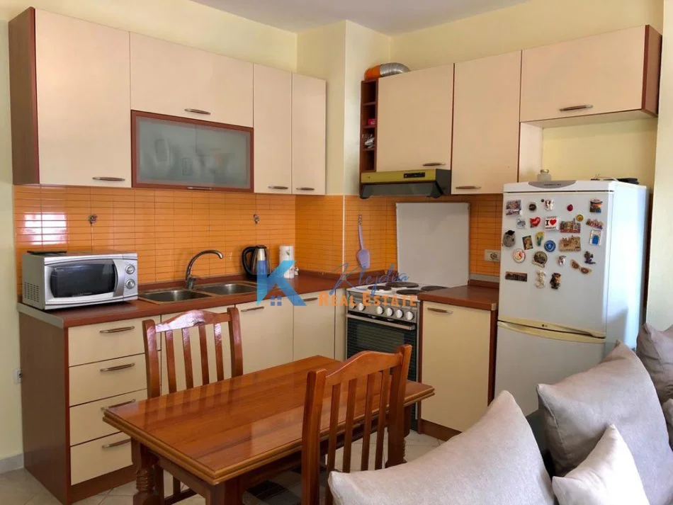 Tirane, jap me qera apartament 1+1+Ballkon Kati 2, 75 m² 550 € (Rruga Haxhi Hysen Dalliu, afer Prokurorise)