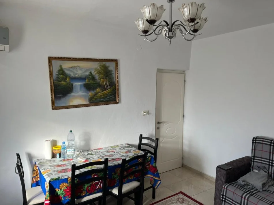 Tirane, shitet apartament 1+1+Aneks+Ballkon Kati 5, 60 m² 122.600 € (Rruga Petro Nini Luarasi)