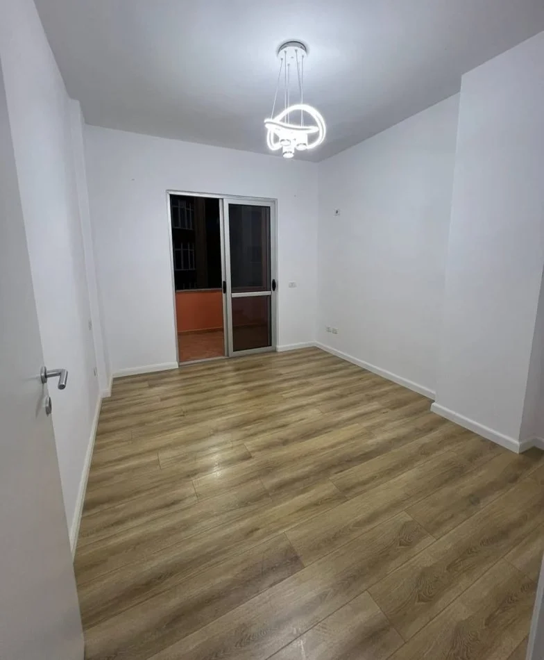 Tirane, shitet apartament 2+1+Ballkon Kati 2, 77 m² 120.000 € (Astir, prane bar Famed)