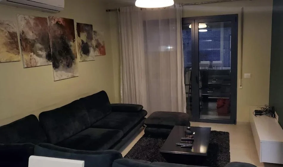Tirane, jepet me qera apartament 2+1+Ballkon Kati 4, 94 m² 900 € (Stadiumi Dinamo)