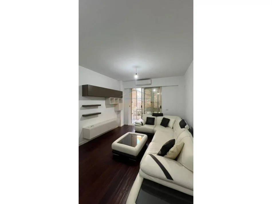 Tirane, shitet apartament 1+1 Kati 1, 68 m² 110.000 € (Fresk)