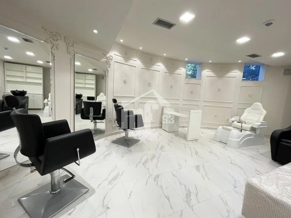 Tirane, jepet me qera ambjent biznesi Kati 0, 258 m² 4.080 € (RRUGA “ELBASANIT”, PRANË PARKUT TË LIQENIT)