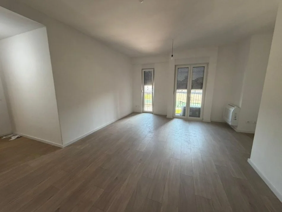 Tirane, jepet me qera zyre Kati 2, 50 m² 400 € (Rruga Jordan Misja)