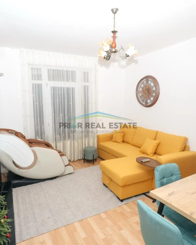 Tirane, jepet me qera apartament 2+1 Kati 3, 89 m² 100.000 ALL (Kopshti Botanik)