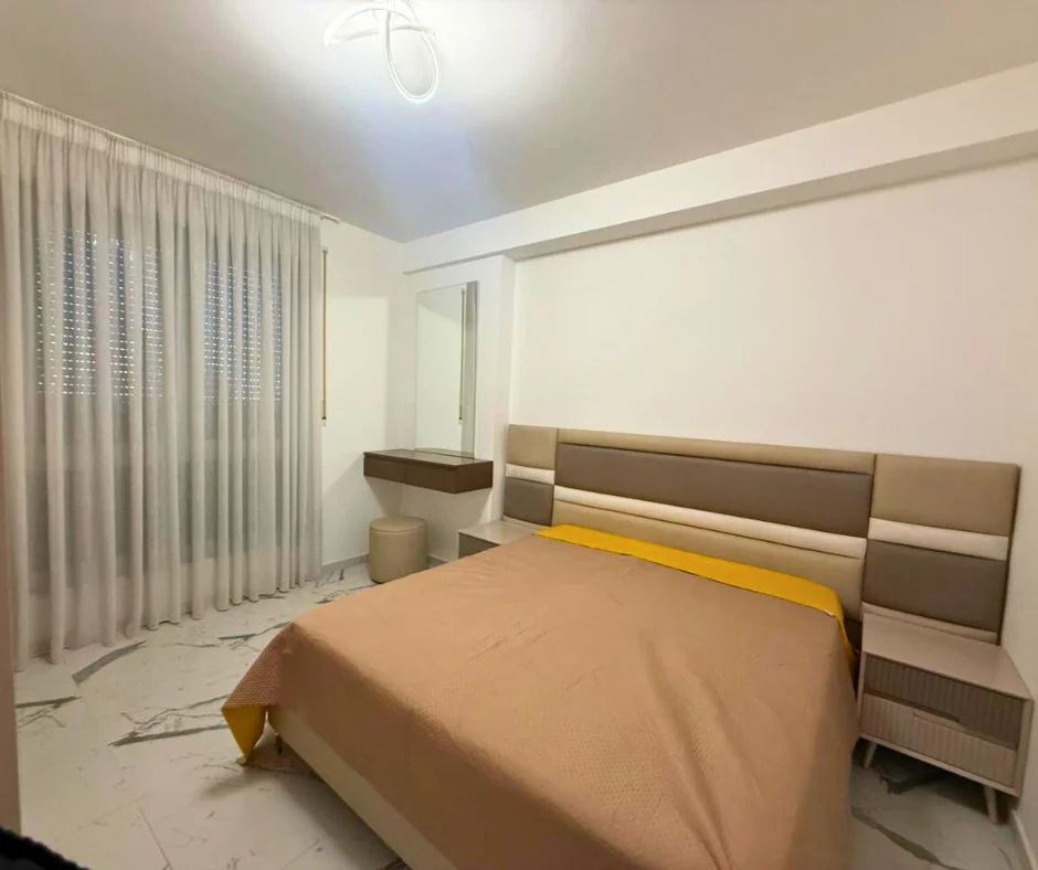 Tirane, jepet me qera apartament 2+1 Kati 4, 75 m² 800 € (Myslym Shyr)