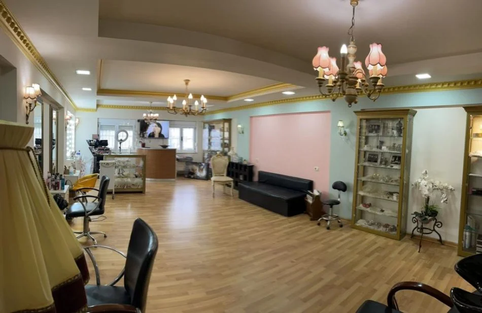 Tirane, jepet me qera Kati 2, 130 m² 1.500 € (Piazza/Rruga Sulejman Pasha)