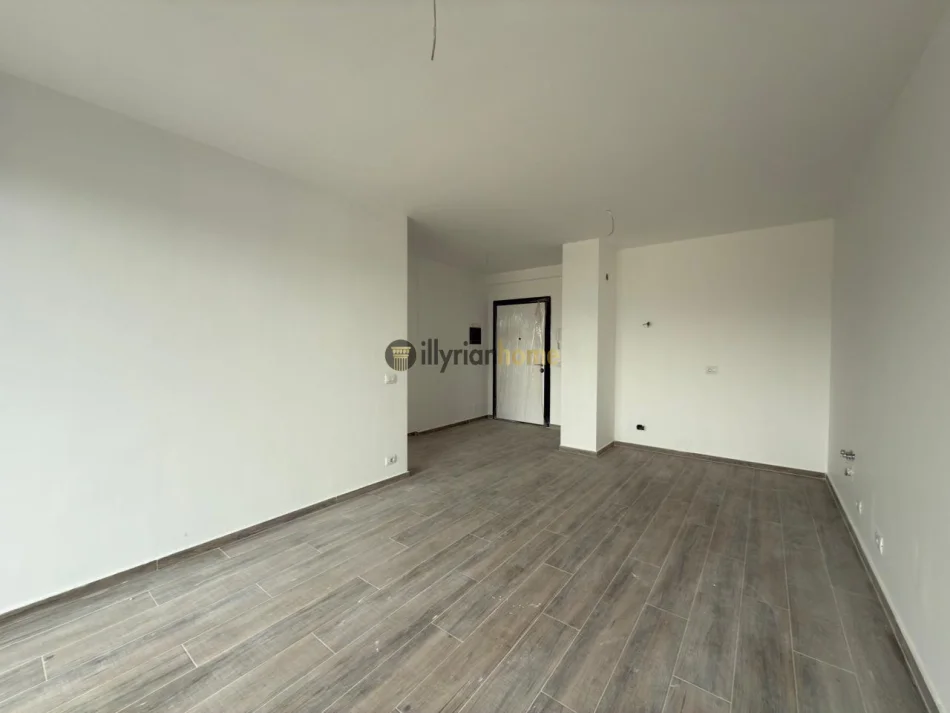Tirane, shitet apartament 1+1+Ballkon Kati 1, 65 m² 125.000 € (Ish sheshi Shqiponja)