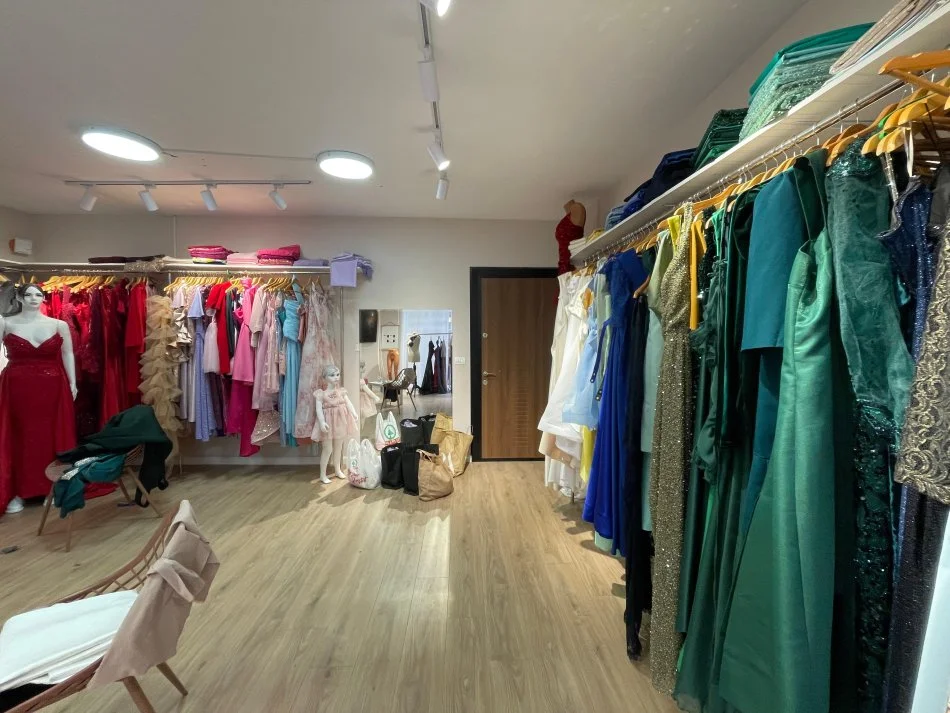 Tirane, jepet me qera ambjent biznesi Kati 1, 75 m² 450 € (Kompleksi Tom Doshi)