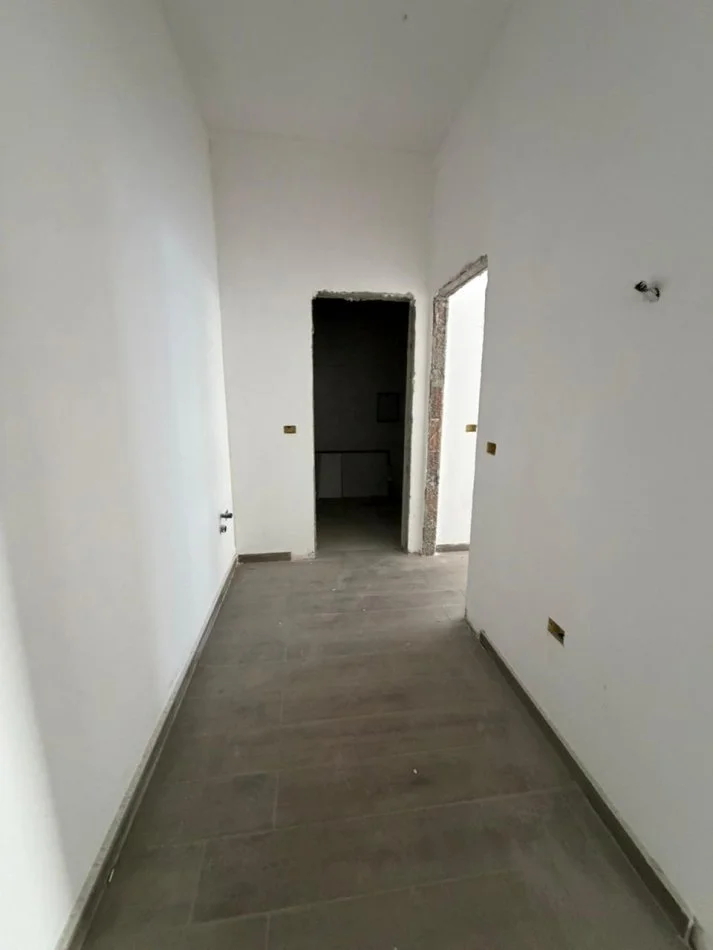 Tirane, shitet apartament 2+1 , 102 m² 270.565 € (Rruga e Kavajes)