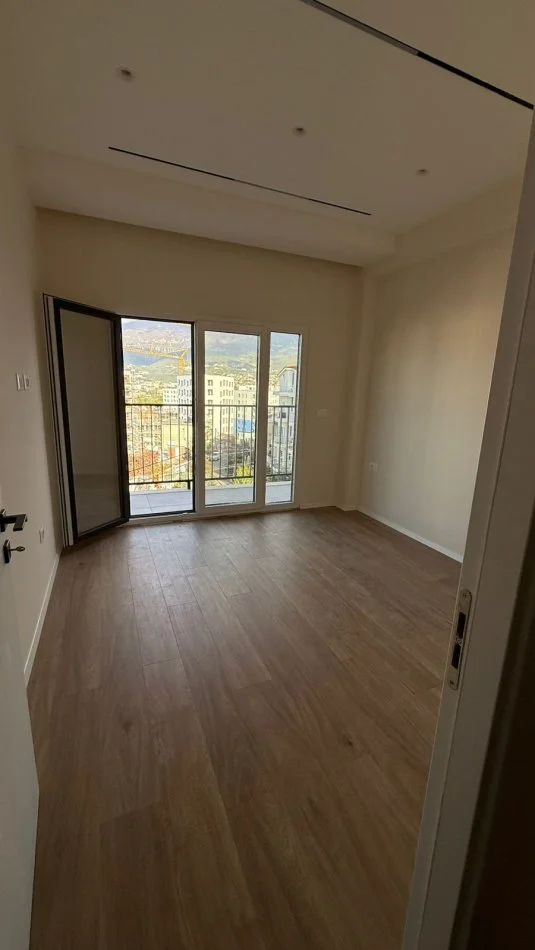Tirane, shitet apartament 1+1+Ballkon Kati 4, 60 m² 98.000 € (Ali Demi)