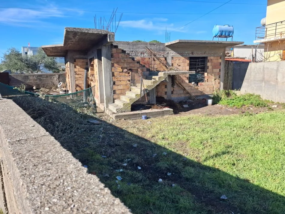 Vlore, shitet shtepi 2+1 Kati 0, 285 m² 85.000 € (Rruga Osman Haxhiu, Cole, Vlorë)